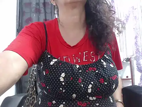 Snapshot of heyline_milf chatting on 8, 12, 2024 heyline milf online show from 8, 12, 2024