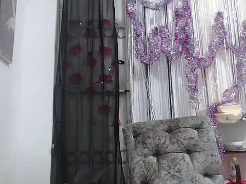 Snapshot of heyline_milf chatting on 21, 12, 2024 heyline milf online show from 21, 12, 2024