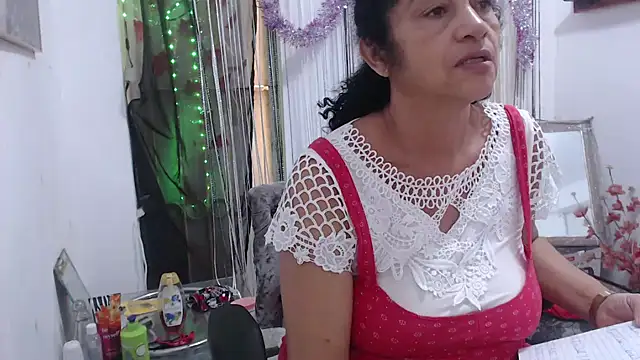 Snapshot of heyline_milf chatting on 3, 2, 2025 heyline milf online show from 3, 2, 2025