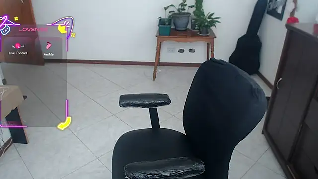 Snapshot of charlottezoe15 chatting on 14, 10, 2025 charlottezoe15 online show from 14, 10, 2025