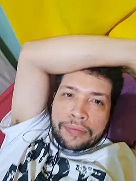 Snapshot of Mael220 chatting on 28, 9, 2025 Mael220 online show from 28, 9, 2025