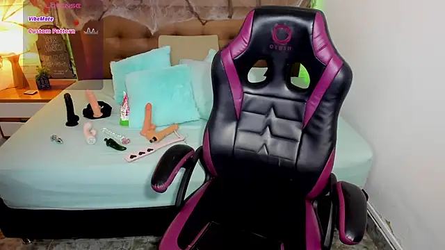 Snapshot of mila_katts chatting on 25, 10, 2025 mila katts online show from 25, 10, 2025