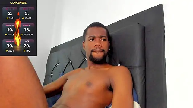 Snapshot of santi_brown chatting on 19, 11, 2025 santi brown online show from 19, 11, 2025