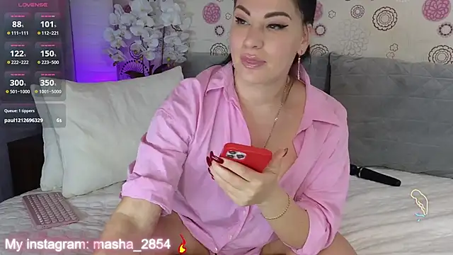 Snapshot of Madelynn chatting on 18, 3, 2025 Madelynn online show from 18, 3, 2025
