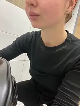 KrisMagnoly online show from 4, 10, 2025