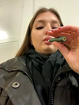 Snapshot of KrisMagnoly chatting on 14, 11, 2025 KrisMagnoly online show from 14, 11, 2025