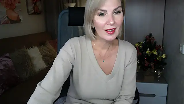 Snapshot of sensualEmilia chatting on 15, 12, 2024 sensualEmilia online show from 15, 12, 2024