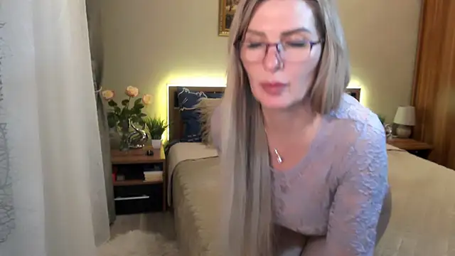 Snapshot of sensualEmilia chatting on 12, 3, 2025 sensualEmilia online show from 12, 3, 2025