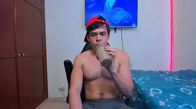 Lucian Gomez  online show from 4, 3, 2025