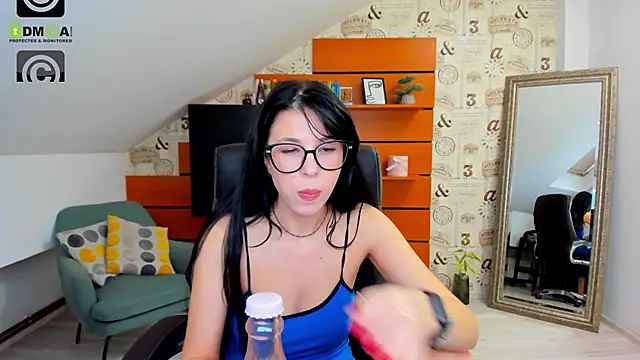 EmillyTaylor online show from 8, 1, 2025