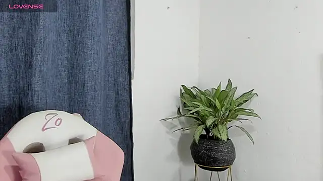 Snapshot of zoe69x chatting on 6, 3, 2025 zoe69x online show from 6, 3, 2025