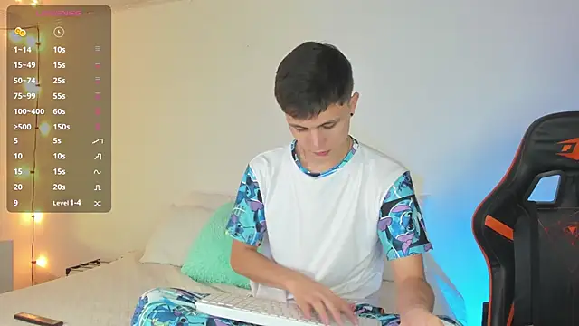 Snapshot of DustinLevine chatting on 6, 2, 2025 DustinLevine online show from 6, 2, 2025