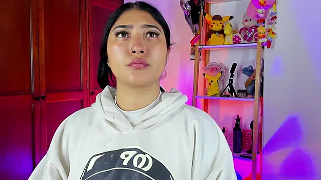 eymy-hadid online show from 11, 11, 2025