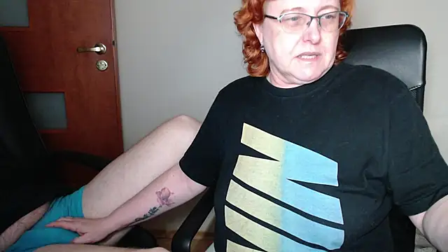 Snapshot of JoannaAndNeighbour chatting on 19, 1, 2025 JoannaAndNeighbour online show from 19, 1, 2025