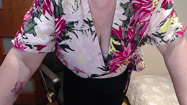 Snapshot of JoannaAndNeighbour chatting on 3, 2, 2025 JoannaAndNeighbour online show from 3, 2, 2025