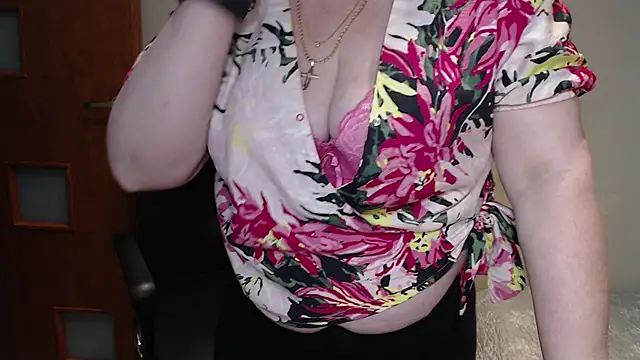 Snapshot of JoannaAndNeighbour chatting on 20, 3, 2025 JoannaAndNeighbour online show from 20, 3, 2025