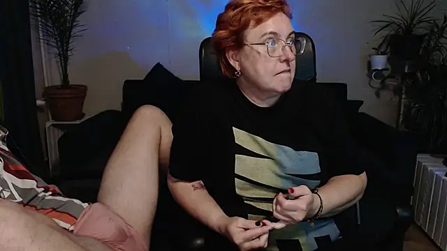 Snapshot of JoannaAndNeighbour chatting on 5, 10, 2025 JoannaAndNeighbour online show from 5, 10, 2025