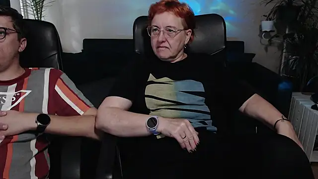 Snapshot of JoannaAndNeighbour chatting on 6, 10, 2025 JoannaAndNeighbour online show from 6, 10, 2025