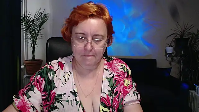 Snapshot of JoannaAndNeighbour chatting on 9, 10, 2025 JoannaAndNeighbour online show from 9, 10, 2025