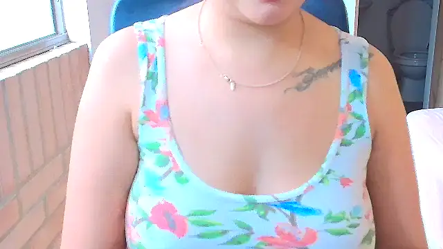 Snapshot of sara2520 chatting on 8, 2, 2026 sara2520 online show from 8, 2, 2026