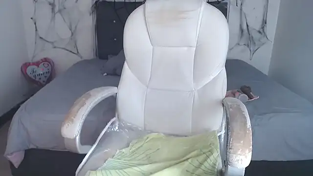 selena yourmilf online show from 14, 10, 2025