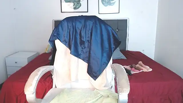 selena yourmilf online show from 25, 5, 2026