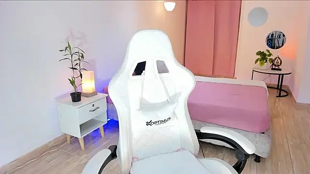 carleee winter online show from 4, 3, 2026