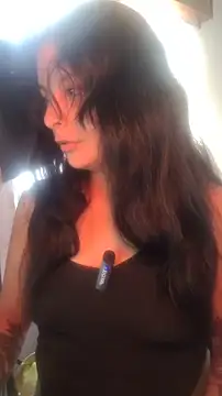 Snapshot of ZaraHoney chatting on 4, 12, 2025 ZaraHoney online show from 4, 12, 2025