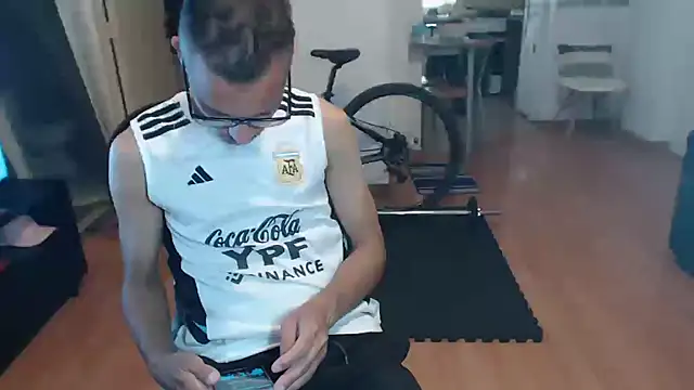 Snapshot of guachin_hunk chatting on 1, 11, 2025 guachin hunk online show from 1, 11, 2025