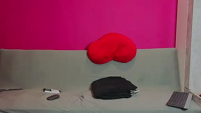 Snapshot of Young_Strawberryy chatting on 20, 3, 2026 Young Strawberryy online show from 20, 3, 2026