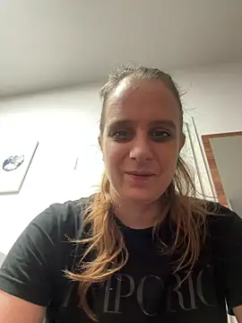 Snapshot of LadyChantale chatting on 7, 5, 2026 LadyChantale online show from 7, 5, 2026