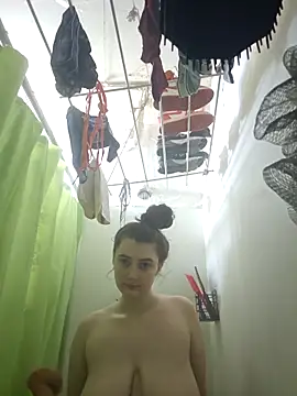 Snowbunnycake 131 online show from 16, 10, 2025