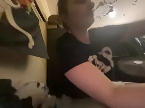 Snowbunnycake 131 online show from 4, 2, 2026