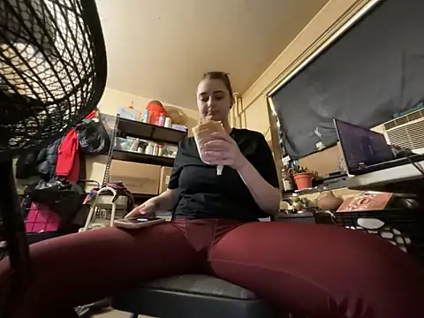 Snowbunnycake 131 online show from 14, 6, 2026