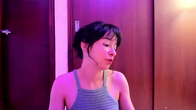 Snapshot of _Lunnaa_ chatting on 2, 3, 2025 Lunnaa online show from 2, 3, 2025