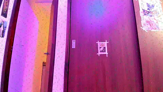 Snapshot of _Lunnaa_ chatting on 18, 10, 2025 Lunnaa online show from 18, 10, 2025