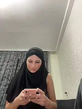 Snapshot of GumusGuray chatting on 8, 2, 2025 GumusGuray online show from 8, 2, 2025