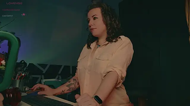 LisaDove online show from 6, 1, 2026