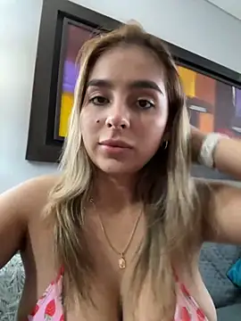 Snapshot of oriana_zoeee chatting on 1, 12, 2024 oriana zoeee online show from 1, 12, 2024