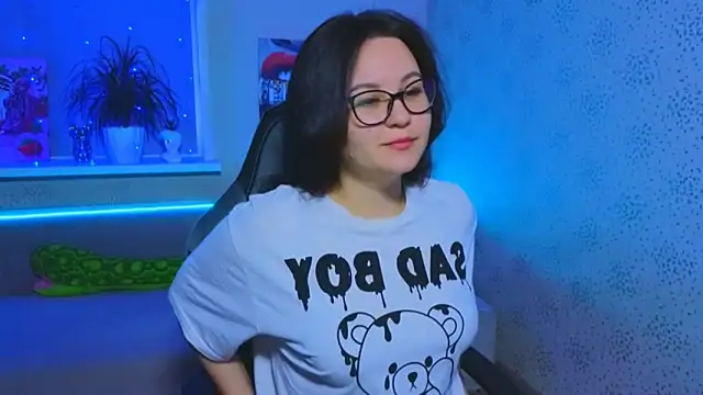 EsterLogan online show from 12, 11, 2025