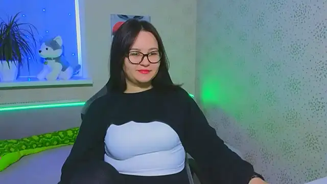 EsterLogan online show from 14, 12, 2025