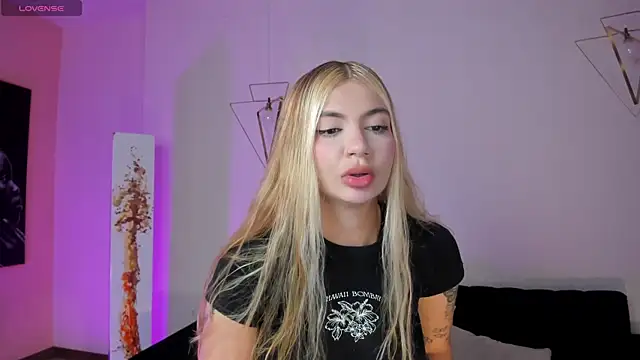 Snapshot of NiaHolland chatting on 6, 6, 2026 NiaHolland online show from 6, 6, 2026