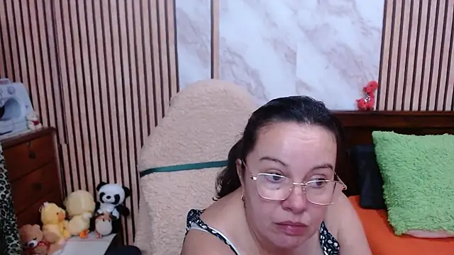 Sonialorens  online show from 13, 10, 2025