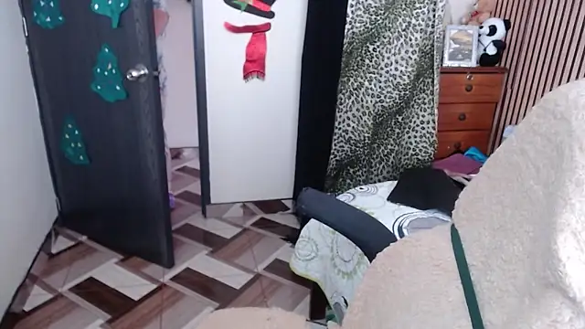 Sonialorens  online show from 20, 12, 2025