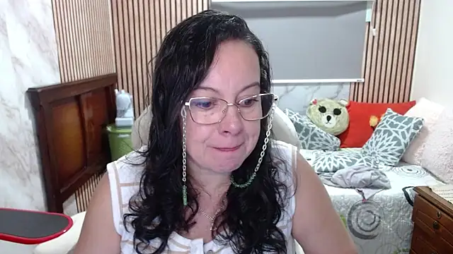 Sonialorens  online show from 7, 5, 2026