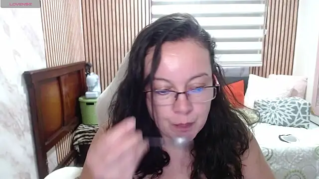 Sonialorens  online show from 3, 6, 2026