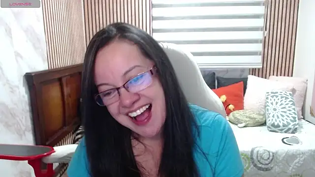 Sonialorens  online show from 4, 6, 2026