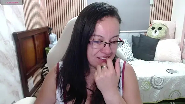 Sonialorens  online show from 6, 6, 2026