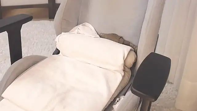 Snapshot of ms_Hot_milf chatting on 28, 9, 2025 ms Hot milf online show from 28, 9, 2025