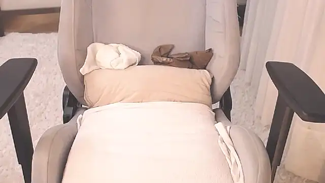 Snapshot of ms_Hot_milf chatting on 21, 10, 2025 ms Hot milf online show from 21, 10, 2025